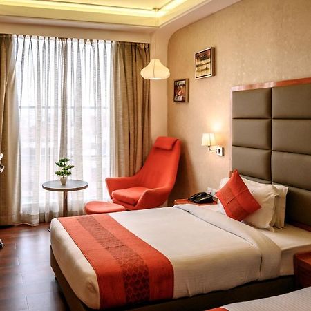 Dng The Grand Hotel 칸푸르 외부 사진