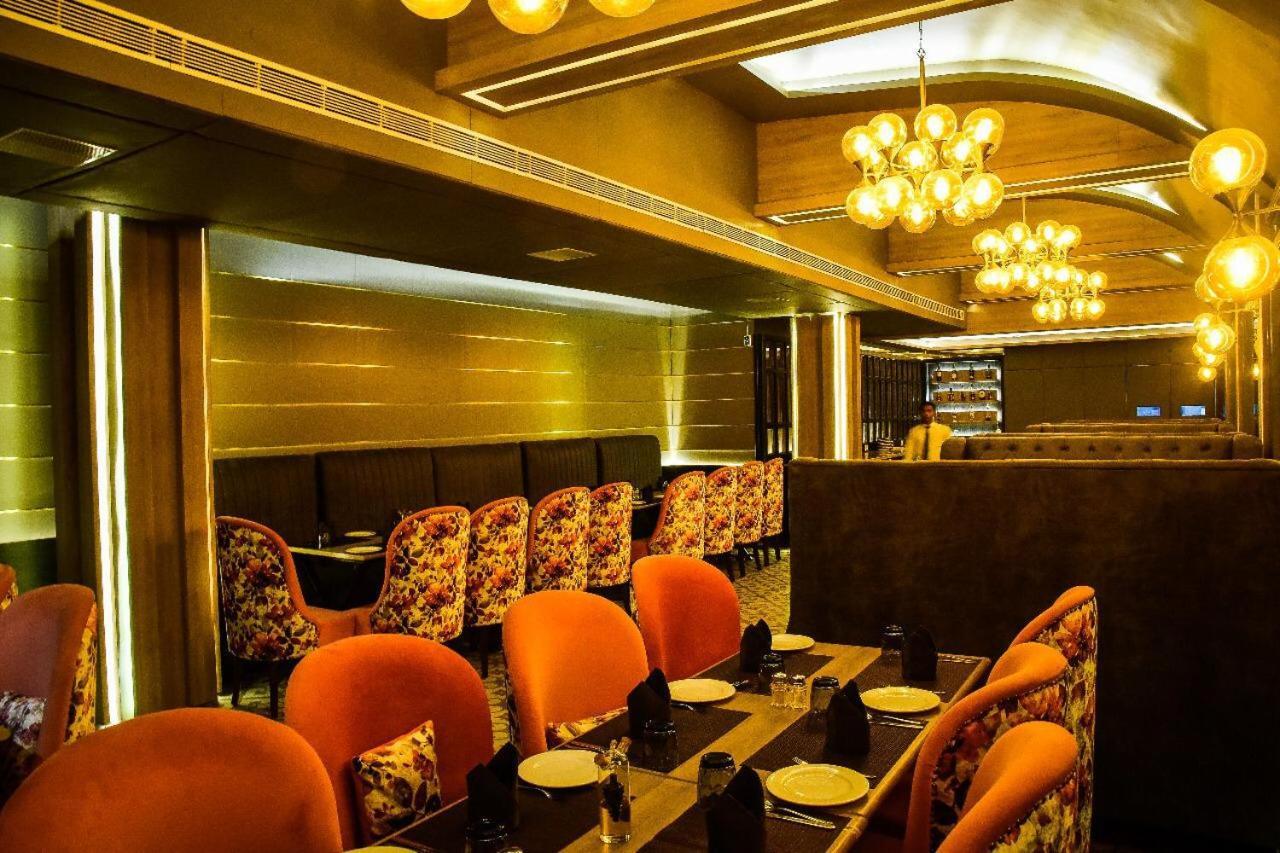 Dng The Grand Hotel 칸푸르 외부 사진