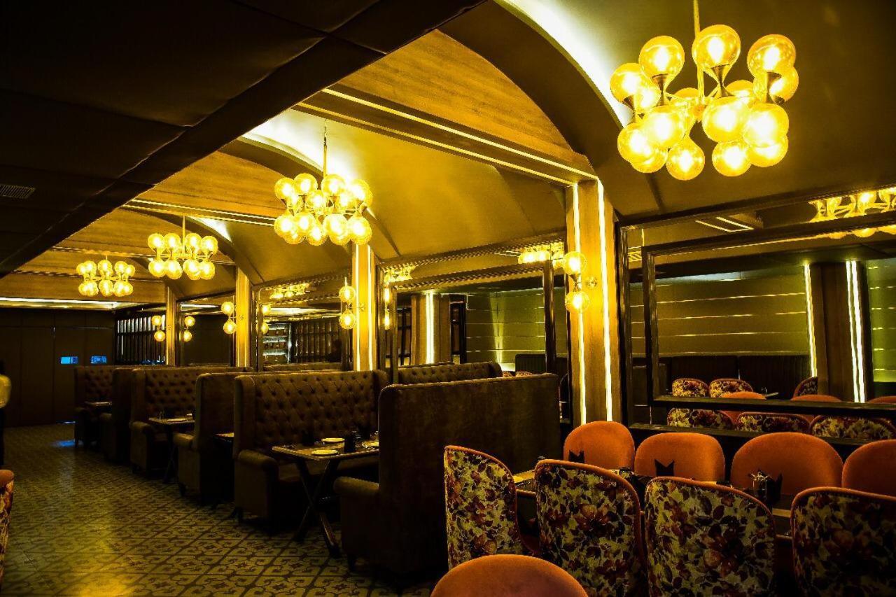 Dng The Grand Hotel 칸푸르 외부 사진